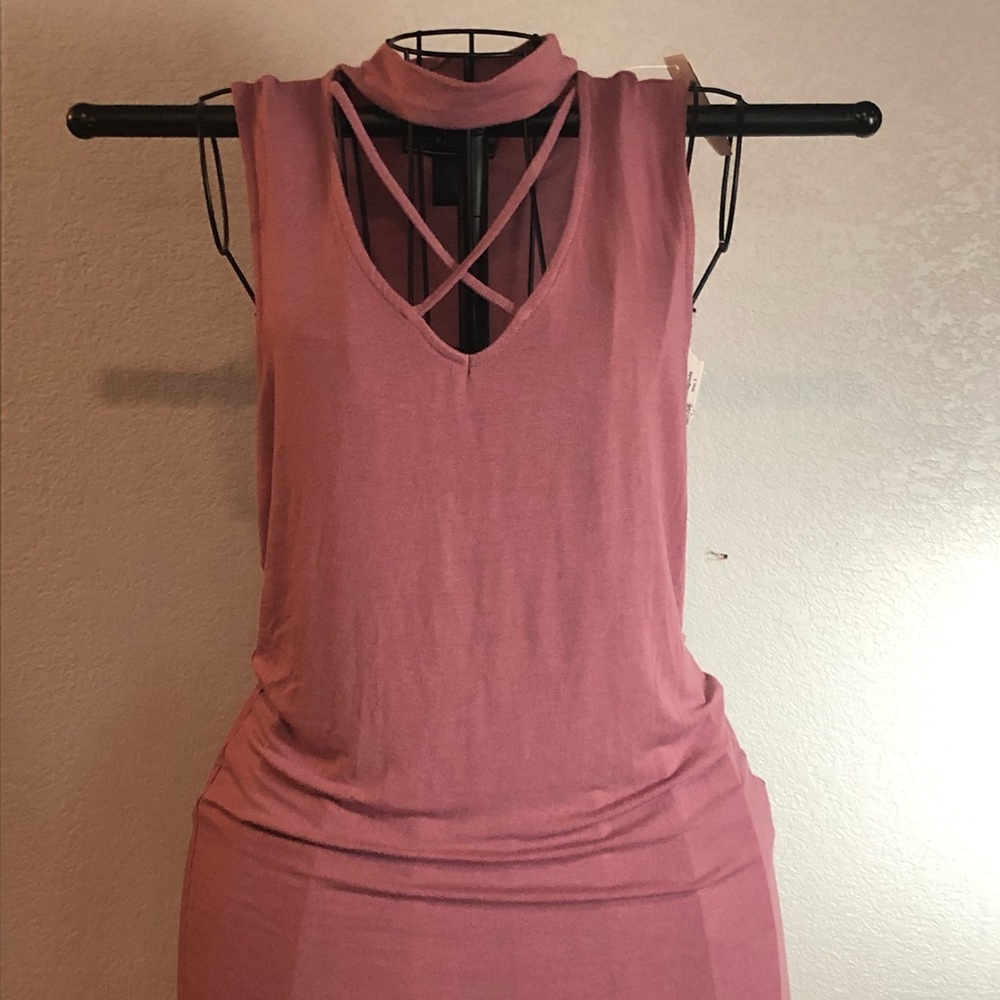 Cute rouge colored Cross front V neck tunic.